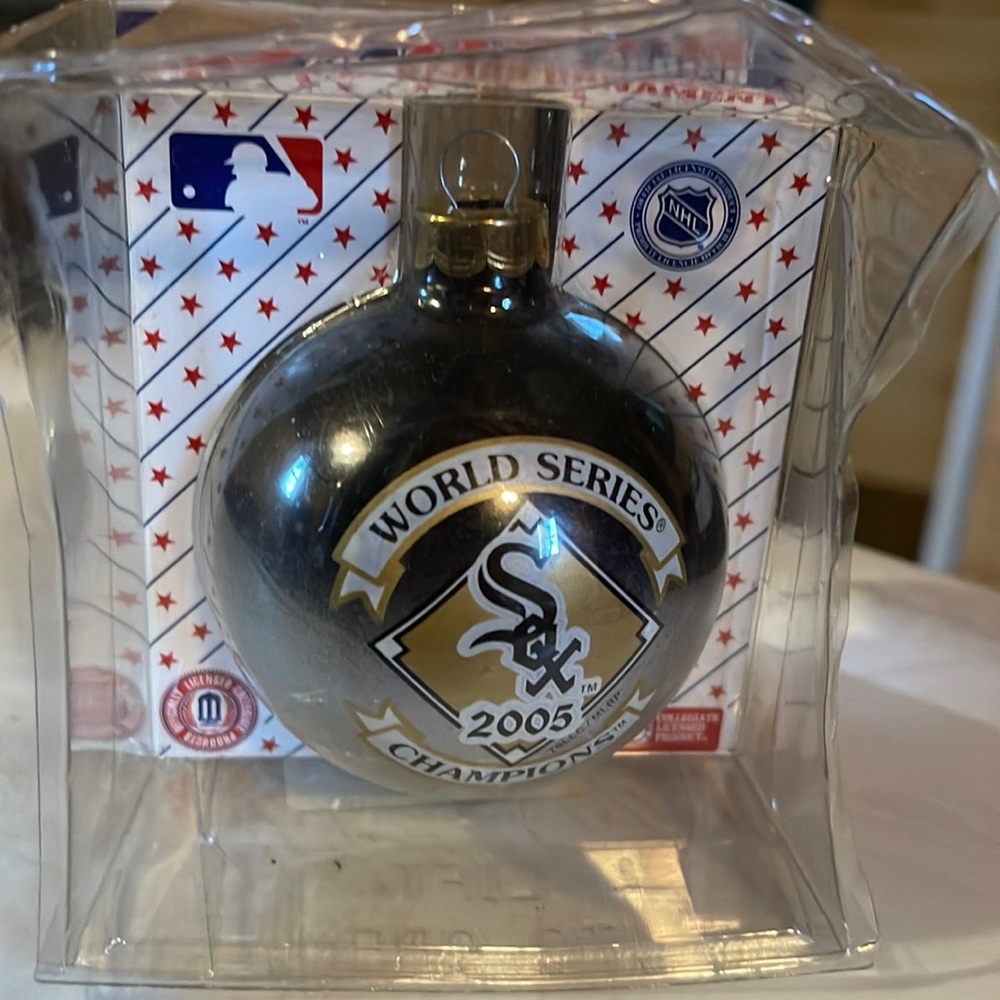 2005 White Sox Glass Ornament